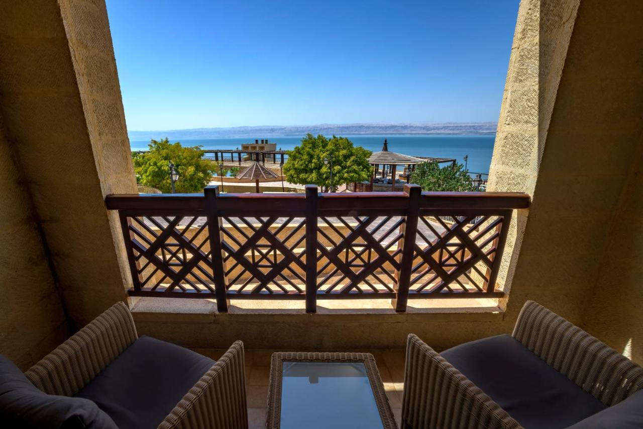 Crowne Plaza Jordan Dead Sea Resort & Spa By Ihg Sweimeh Kültér fotó View of the Dead Sea from the Dead Sea Spa Resort