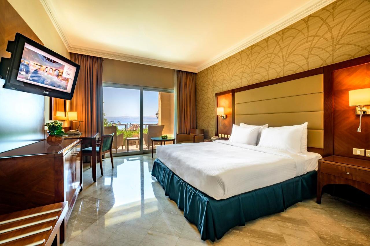Crowne Plaza Jordan Dead Sea Resort & Spa By Ihg Sweimeh Kültér fotó A room at the hotel