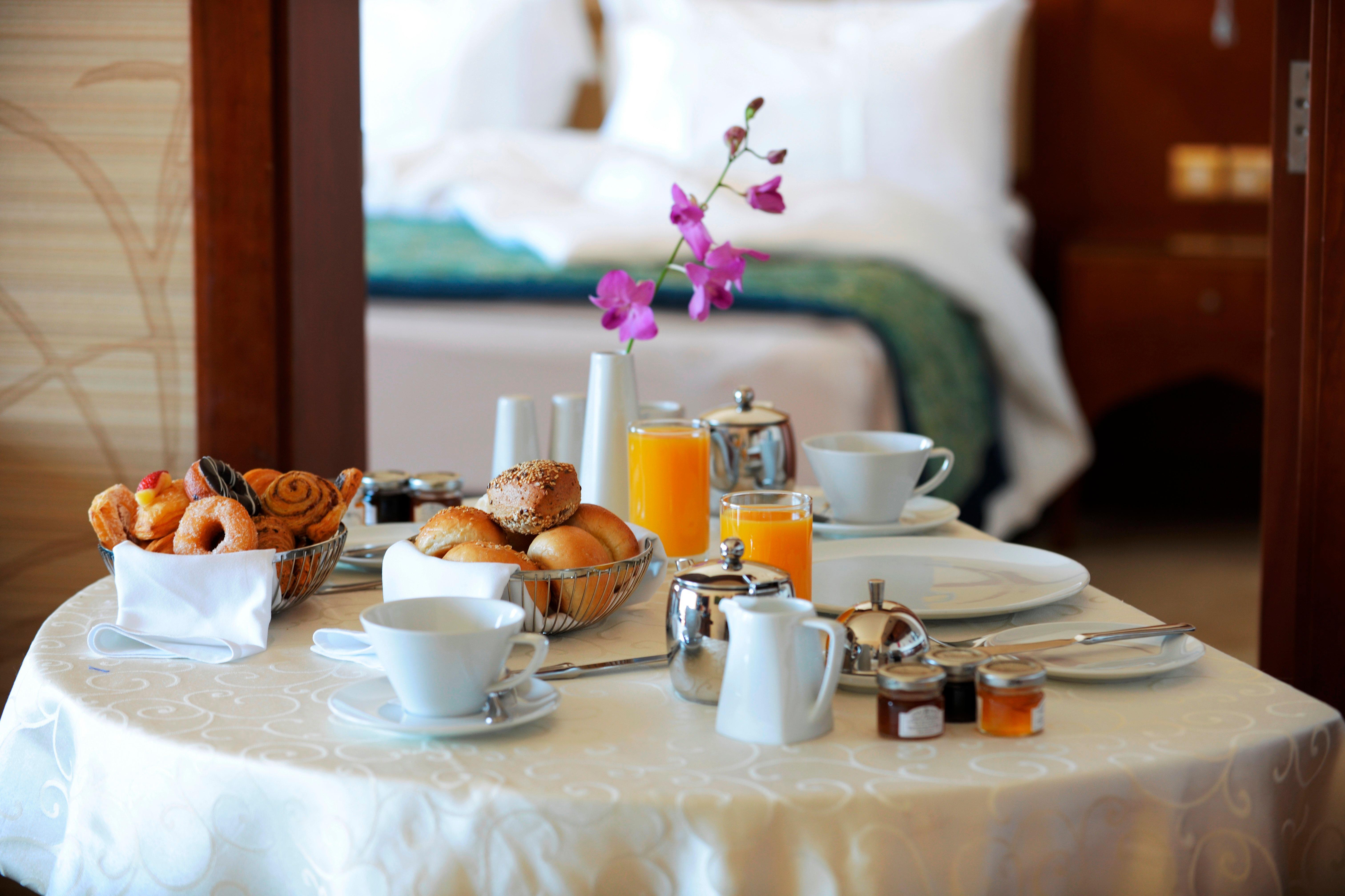 Crowne Plaza Jordan Dead Sea Resort & Spa By Ihg Sweimeh Kültér fotó Room service