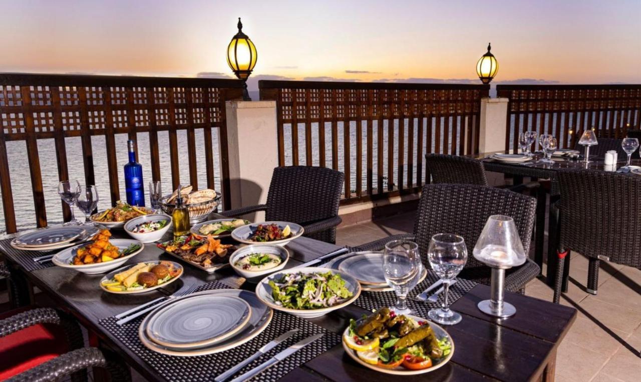 Crowne Plaza Jordan Dead Sea Resort & Spa By Ihg Sweimeh Kültér fotó A selection of Lebanese cuisine