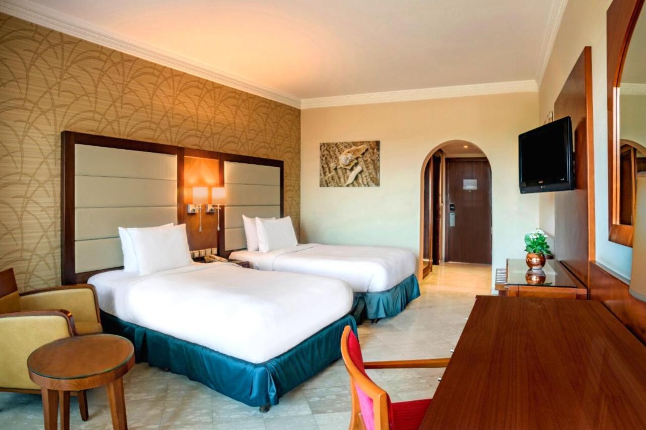 Crowne Plaza Jordan Dead Sea Resort & Spa By Ihg Sweimeh Kültér fotó A room at the hotel